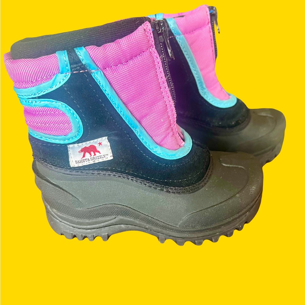 Dakota Grizzly kids now boots. Size 9 (like new)